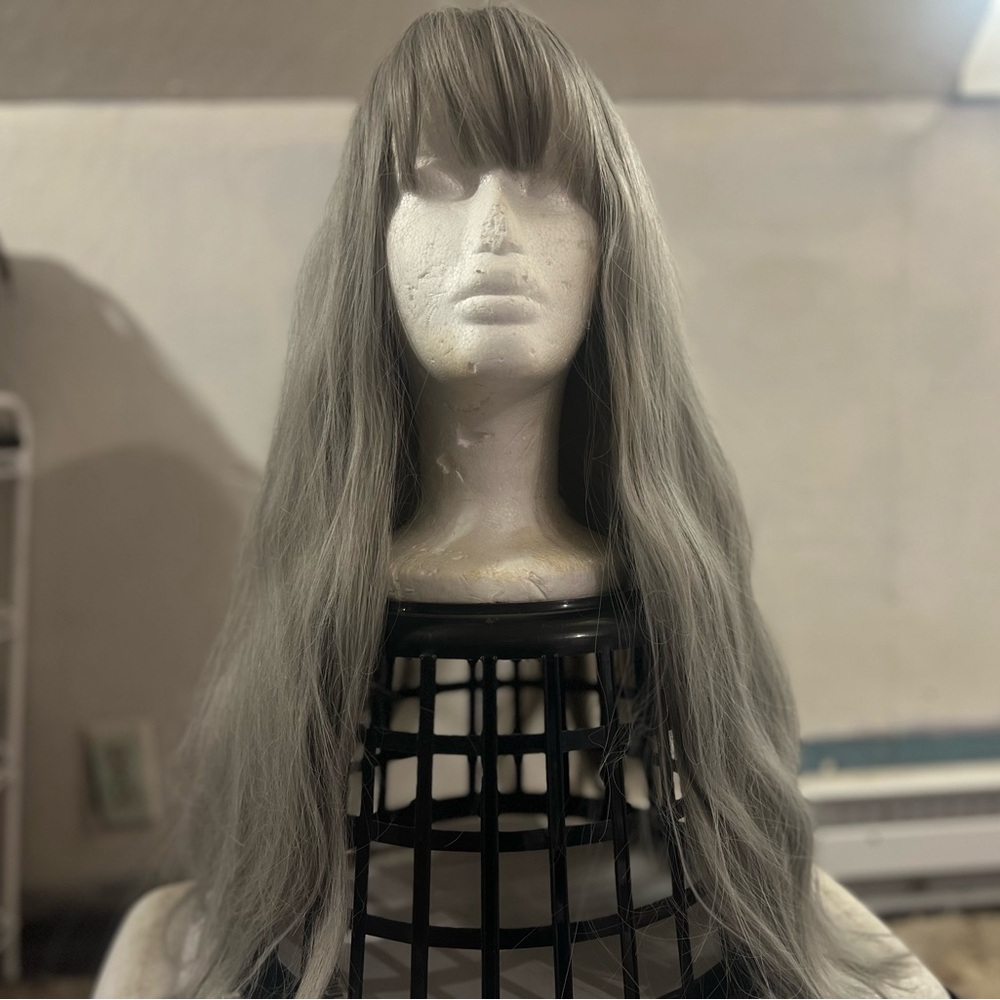 Light grey wig with bangs